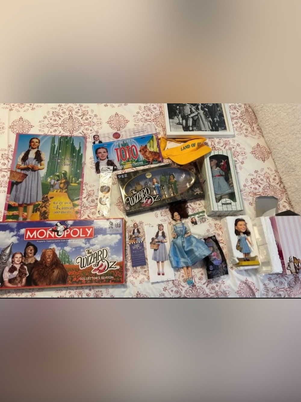 Lot of WIZARD OF OZ MEMORABILIA